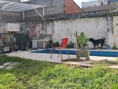 CASA dos ambientes con jardin y pileta