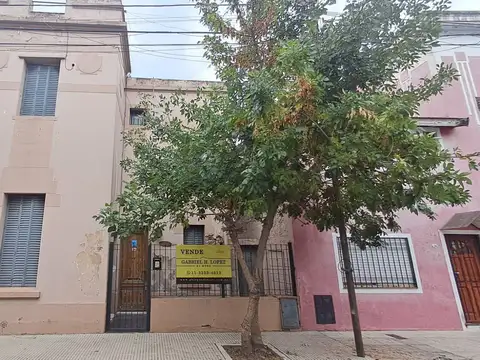 CASA 5 AMBIENTES CON PATIO A REFACCIONAR