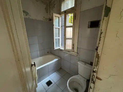 CASA 5 AMBIENTES CON PATIO A REFACCIONAR