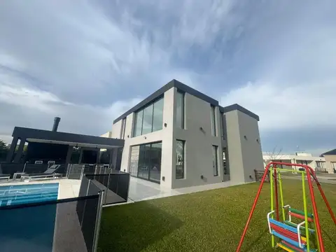 Casa en Alquiler 1 año