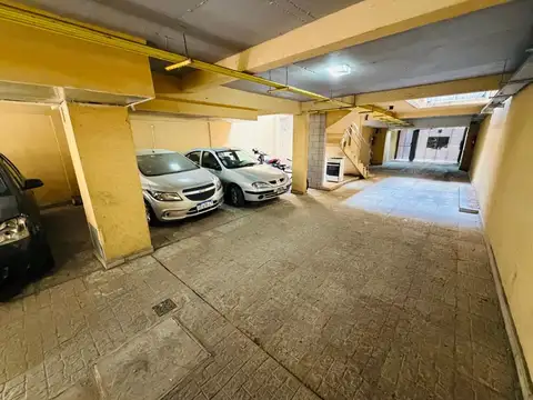 Edificio en venta de 13 departamentos y 9 cocheras