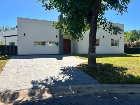 Casa, 5 ambientes235 m2 en Haras santa María, Loma Verde