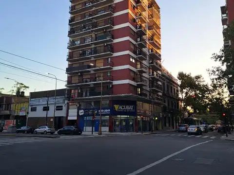 Departamento en Venta de 3 ambientes en Av. Montes de Oca, Barracas, CABA