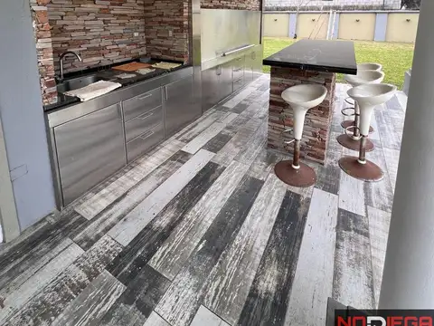 Casa 2 ambientes con 2 baños