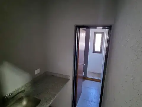 Depósito en Nave Industrial a 500 metros del ingreso de Pilar del Este
