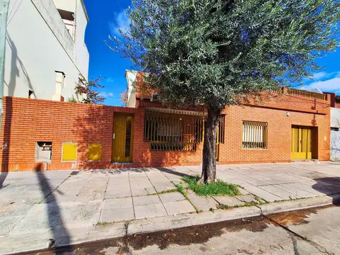CASA 3 AMB CON COCHERA Y PATIO ISIDRO CASANOVA