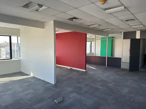 Oficina en Alquiler con 1 cochera