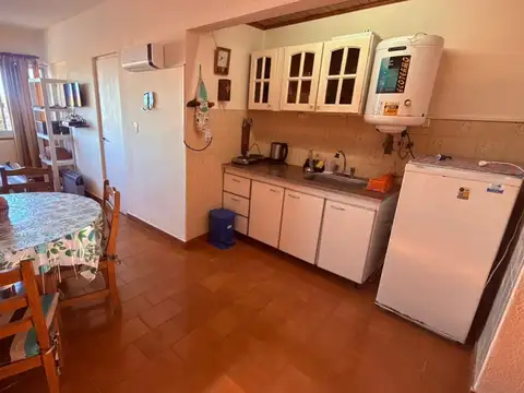EXCELENTE MONOAMBIENTE CON VISTA AL MAR, A 100 DE LA PLAYA.