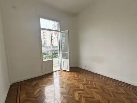 Excelente departamento 3 ambientes con balcón terraza al frente.