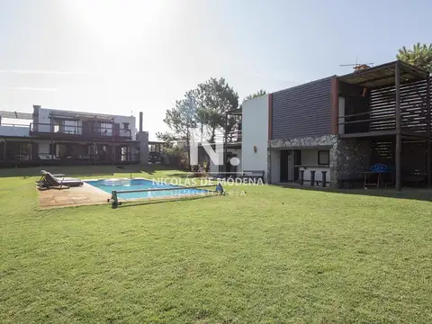 Casa con piscina y gran terreno