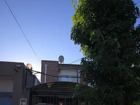 Depto Tipo Casa 3 ambientes con 2 baños