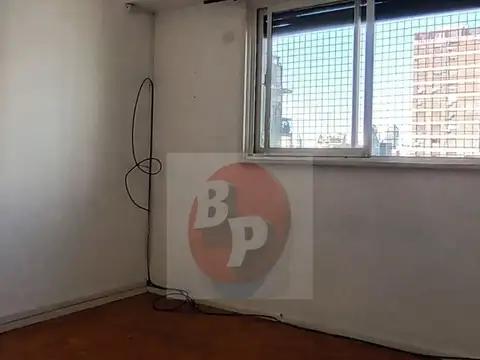 DEPTO 3 AMB. AL FERNTE CON BALCON - EN MUY NUEN ESTADO 