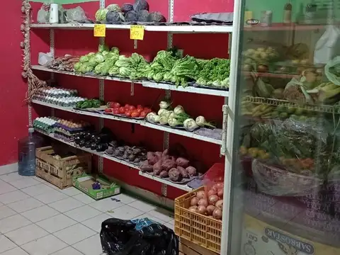 Buen local comercial sobre av. 1, Villa Elvira