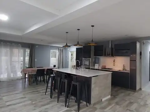Casa en Venta con 5 cocheras