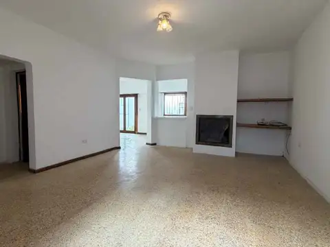 Casa en Alquiler con 1 cochera