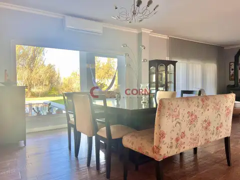 Casa 6 ambientes con 2 baños