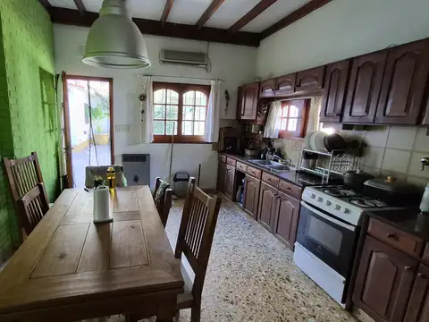 Casa 6 ambientes con 2 baños