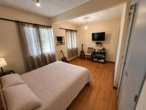 CASA 3 AMBIENTES EN VENTA CON JARDIN Y COCHERA
