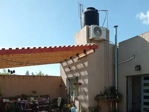 Casa en venta - 5 dormitorios 2 baños - 208mts2 - Villa Elisa [FINANCIADO]