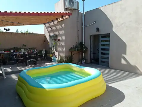 Casa 6 ambientes con 2 baños