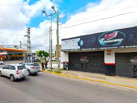 EN ALQUILER - GALPÓN CON 120 MTS - EXCELENTE UBICACIÓN SOBRE AV. PTE. JUAN D. PERÓN - JCP
