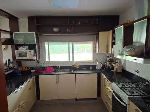 Casa 5 ambientes con 4 baños