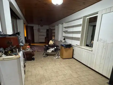 CASA EN VENTA APTO CREDITO - 3 AMB COCHERA Y PATIO - PERMUTA