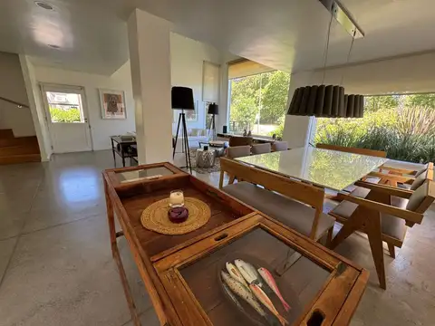 Casa 9 ambientes con 6 baños