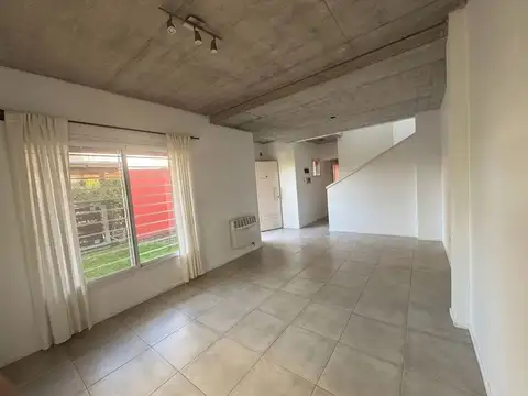 Depto Tipo Casa en Alquiler de 2 dormitorios