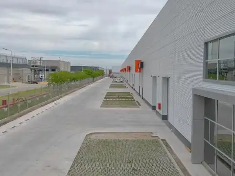 Depósito en venta 720 metros cubiertos complejo cerrado con seguridad