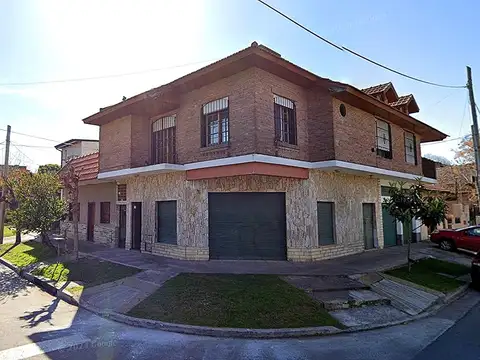 Casa chalet 5 ambientes en primer piso en Venta en Villa Ballester