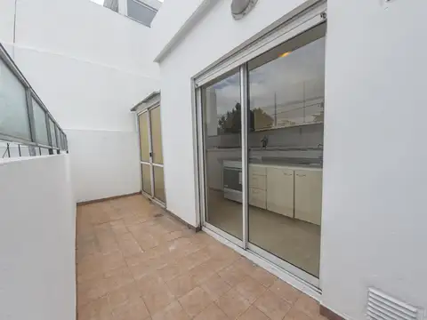 Departamento 3 amb con balcón en Simbrón al 5600