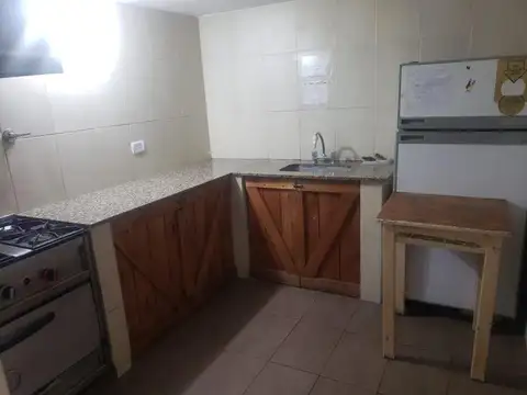 11 HABITACIONES - 3 BAÑOS - COCINA