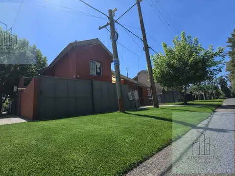 Casa en Venta con 3 cocheras