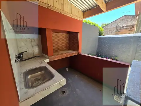 Casa 5 ambientes con 3 baños