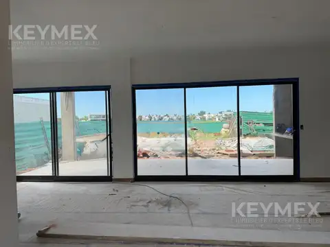 Casa 5 ambientes con 4 baños