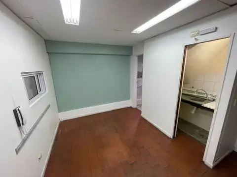 Av. Pte. J. D. Perón 1400, Piso 1