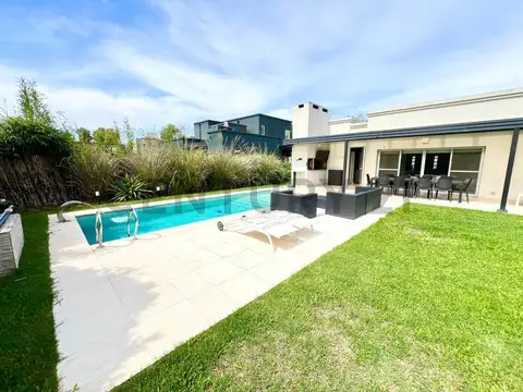 VENTA CASA LA CESARINA 4 AMBIENTES PILETA APTO CREDITO