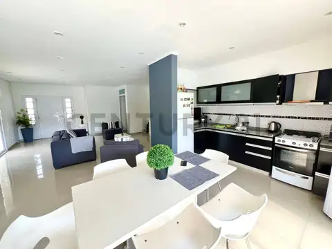 Chazarreta 1100, Piso 0