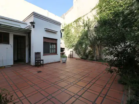 VENTA CASA PATIO PARRILLA Y TERRAZA - P. CHACABUCO