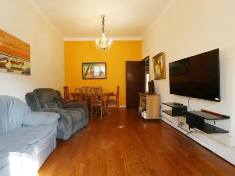 VENTA CASA PATIO PARRILLA Y TERRAZA - P. CHACABUCO