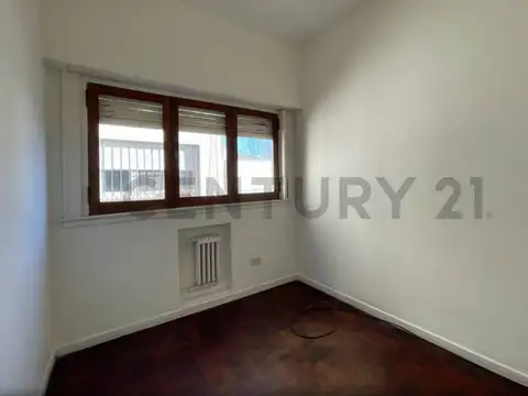 VENTA DEPARTAMENTO 3 AMBIENTES CASTELAR , APTO CREDITO ,2 cuadras de la Estación