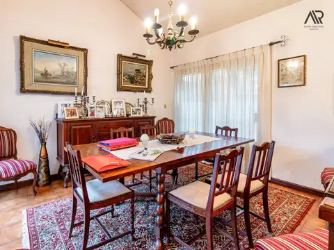 Casa en venta c/ cochera en Punta Gorda