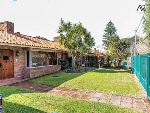 Casa 7 ambientes con 4 baños