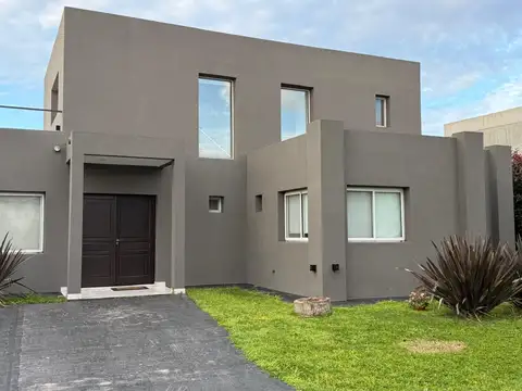 VENTA CASA c/hab pcipal abajo en AYRES PLAZA PILAR