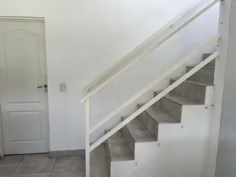 VENTA CASA c/hab pcipal abajo en AYRES PLAZA PILAR
