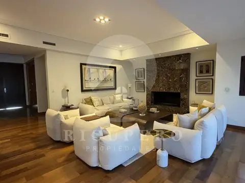 Casa en Alquiler con 2 cocheras
