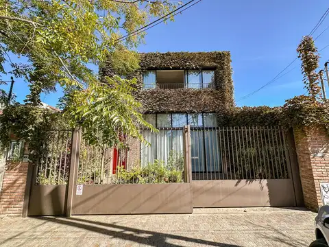 Castro Barros al 900