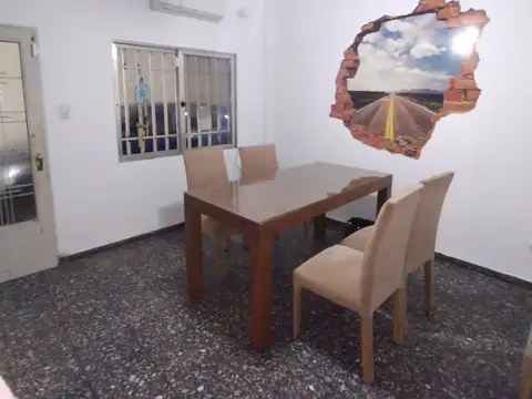 Casa en Alquiler con 2 cocheras