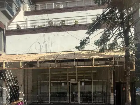 LOCAL EN LA AVENIDA HIPOLITO YRIGOYEN CENTRICO 